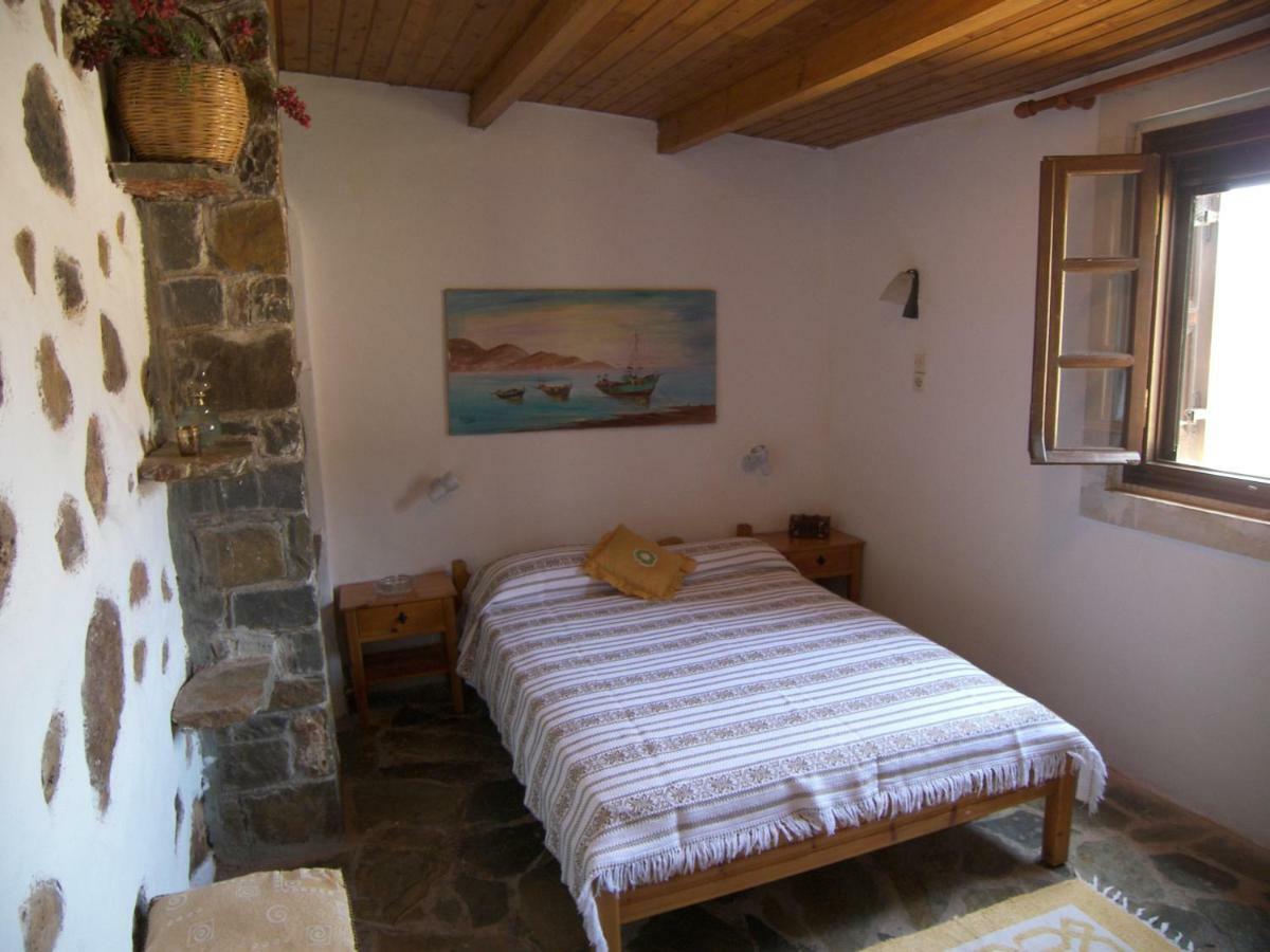 Hiona Cottage ปาเลกาสตรอน ภายนอก รูปภาพ