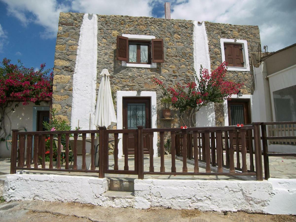 Hiona Cottage ปาเลกาสตรอน ภายนอก รูปภาพ